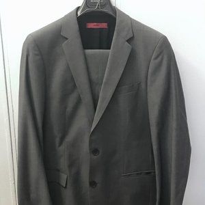 Hugo Boss 38R Gray Suit